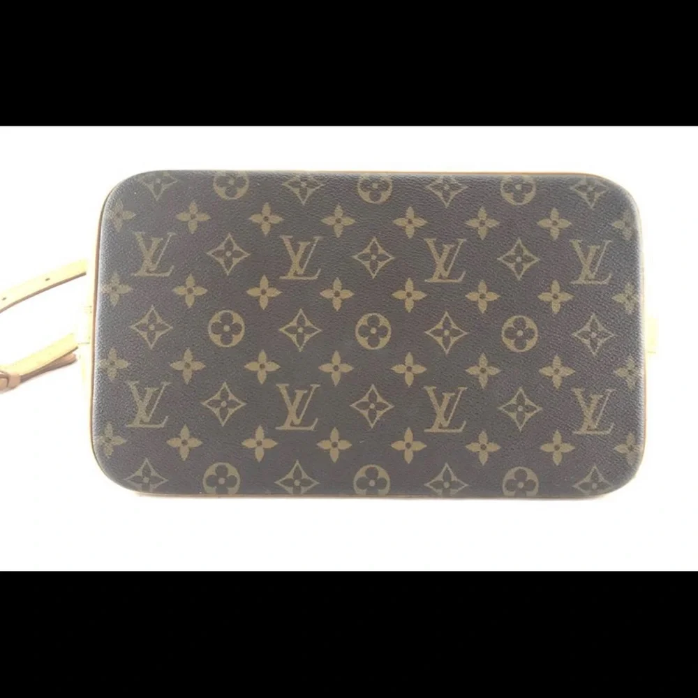 Louis Vuitton classic louis